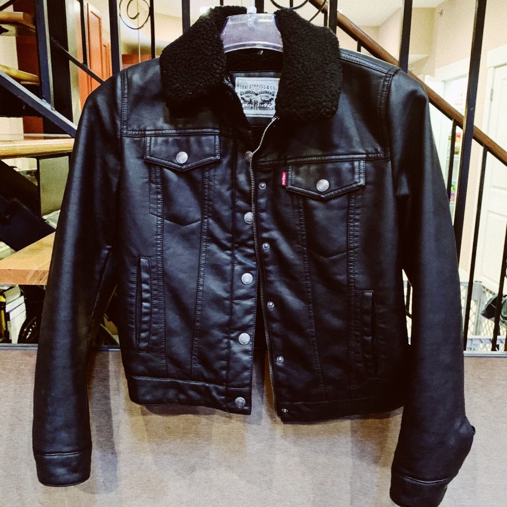 🌟GREAT CONDITION LEVIS LEATHER JACKET SIZE M🌟